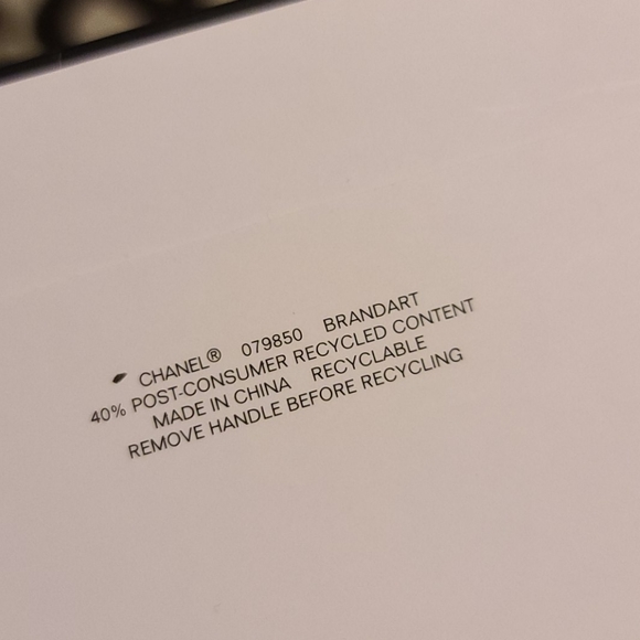 Chanel paper bag with tissue paper - Picture 4 of 6